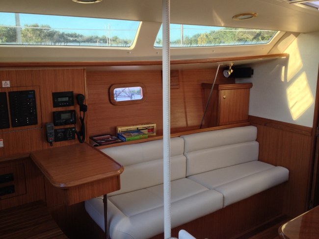 New Sail Monohull for Sale 2014 Hunter 37 Layout & Accommodations